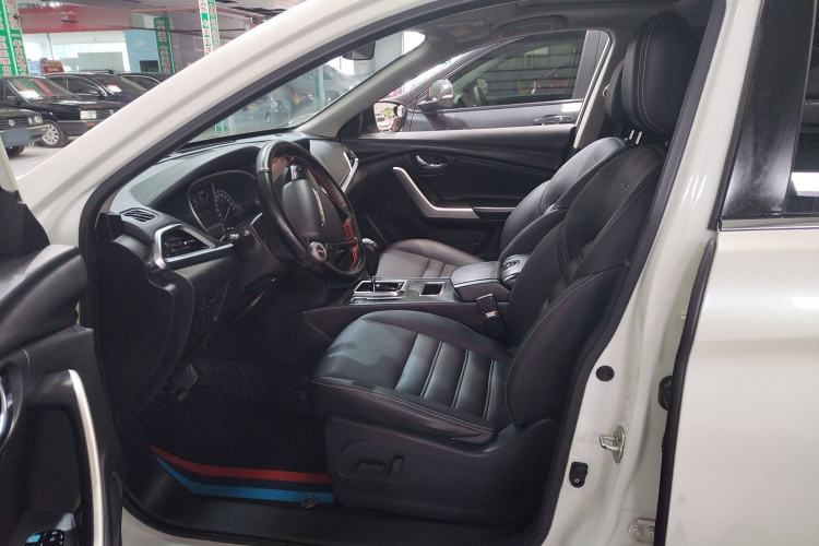 Used Venucia T90 2018 2.0L CVT Smart Connect Luxury Edition China V Standard Interior 3