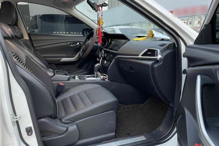 Used Venucia T90 2018 2.0L CVT Smart Connect Leading Edition China V Standard Interior 3
