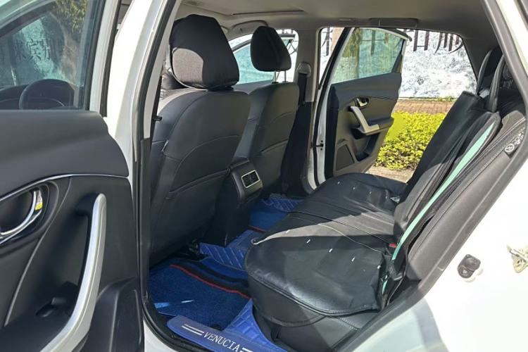 Used Venucia T90 2018 2.0L CVT Smart Connect Luxury Edition China V Standard Interior 3