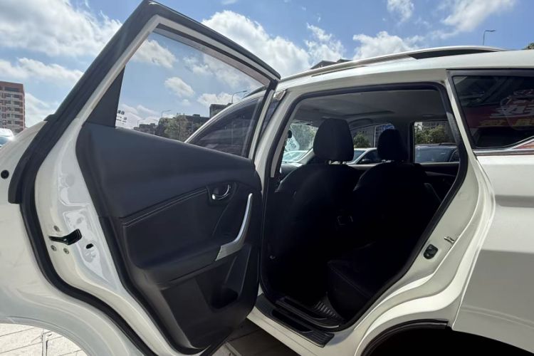 Used Venucia T90 2018 2.0L CVT Smart Connect Luxury Edition China V Standard Interior 3