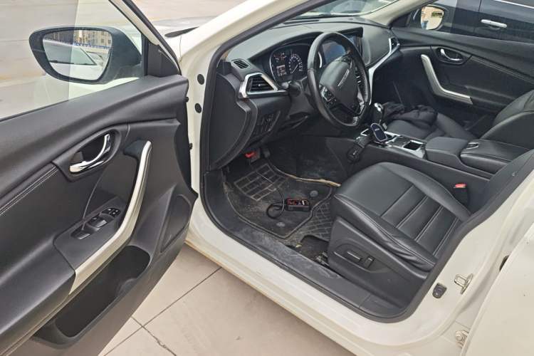 Used Venucia T90 2018 2.0L CVT Smart Connect Prestige Version China VI Standard Interior 3