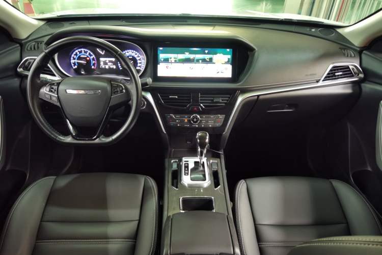 Used Venucia T90 2018 2.0L CVT Smart Connect Luxury Edition China V Standard Interior 3