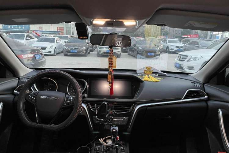 Used Venucia T90 2018 2.0L CVT Smart Connect Leading Edition China V Standard Interior 4