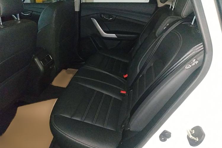 Used Venucia T90 2018 2.0L CVT Smart Connect Prestige Version China VI Standard Interior 4