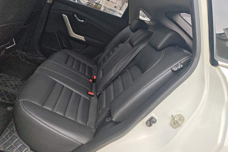 Used Venucia T90 2018 2.0L CVT Smart Connect Prestige Version China VI Standard Interior 4