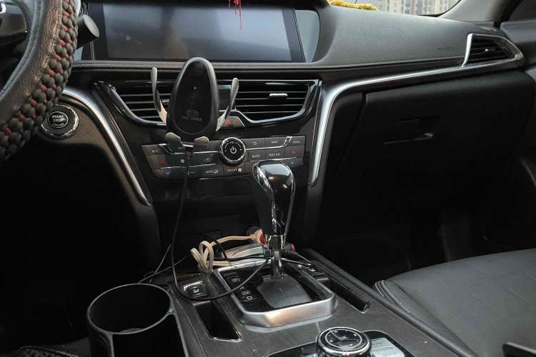 Used Venucia T90 2018 2.0L CVT Smart Connect Leading Edition China V Standard Interior 5