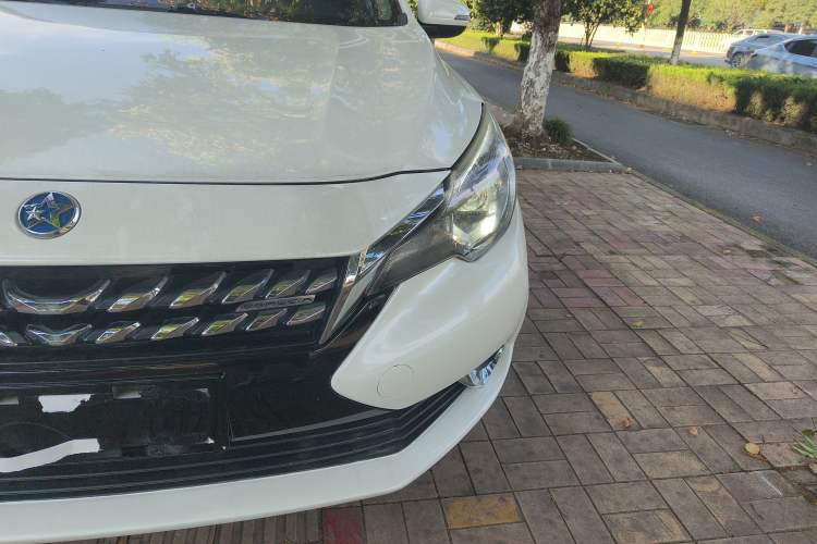 Used Venucia T90 2018 2.0L CVT Smart Connect Luxury Edition China V Standard Left Front Headlight