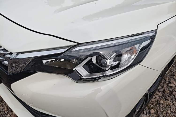 Used Venucia T90 2018 2.0L CVT Smart Connect Luxury Edition China V Standard Left Front Headlight