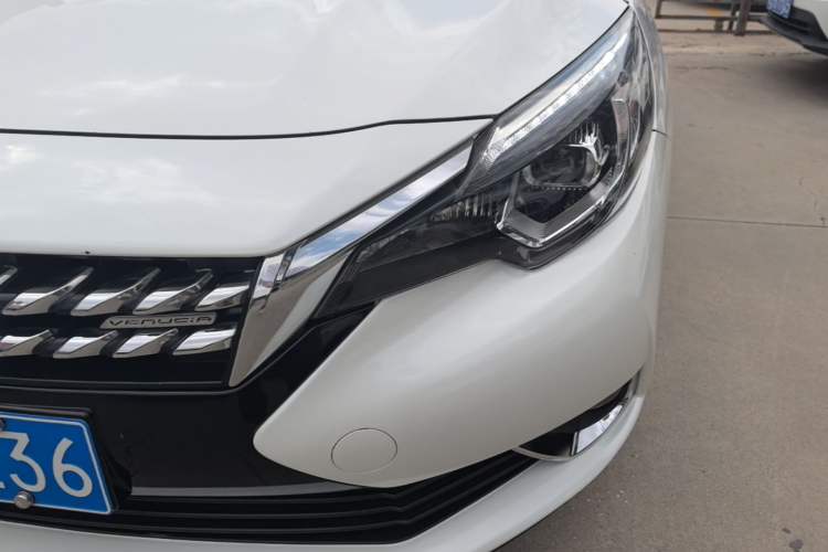 Used Venucia T90 2018 2.0L CVT Smart Connect Luxury Edition China V Standard Left Front Headlight