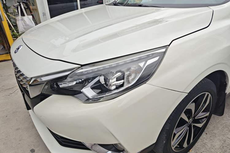Used Venucia T90 2018 2.0L CVT Smart Connect Luxury Edition China V Standard Left Front Headlight