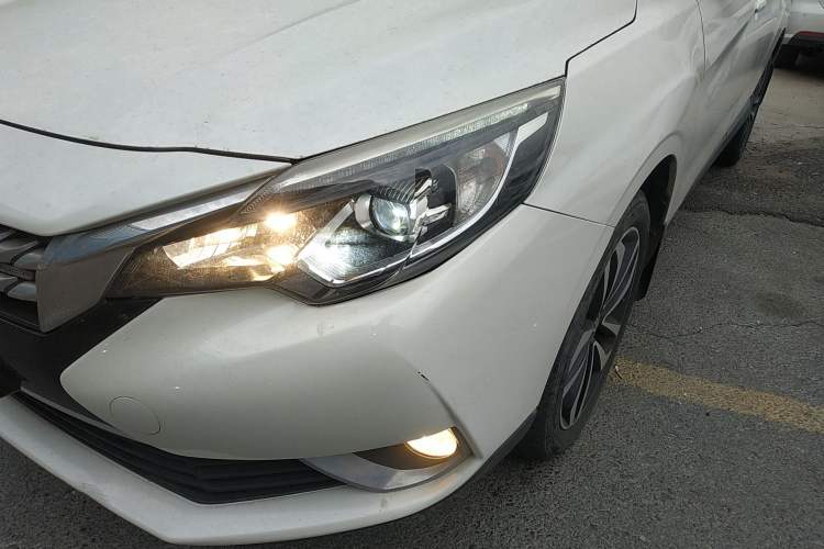 Used Venucia T90 2018 2.0L CVT Smart Connect Prestige Version China VI Standard Left Front Headlight