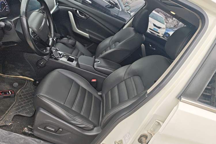 Used Venucia T90 2018 2.0L CVT Smart Connect Prestige Version China VI Standard Left Front Seat