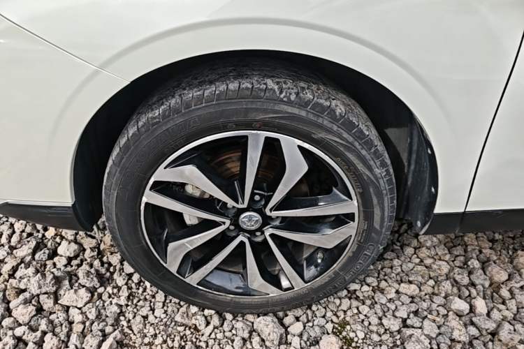 Used Venucia T90 2018 2.0L CVT Smart Connect Luxury Edition China V Standard Left Front Wheel Hub