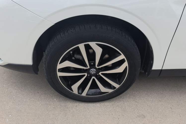 Used Venucia T90 2018 2.0L CVT Smart Connect Luxury Edition China V Standard Left Front Wheel Hub