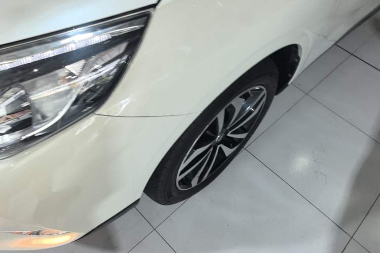 Used Venucia T90 2018 2.0L CVT Smart Connect Luxury Edition China V Standard Left Front Wheel Hub