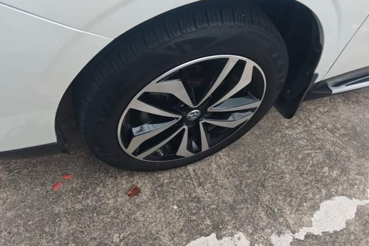 Used Venucia T90 2018 2.0L CVT Smart Connect Prestige Version China VI Standard Left Front Wheel Hub