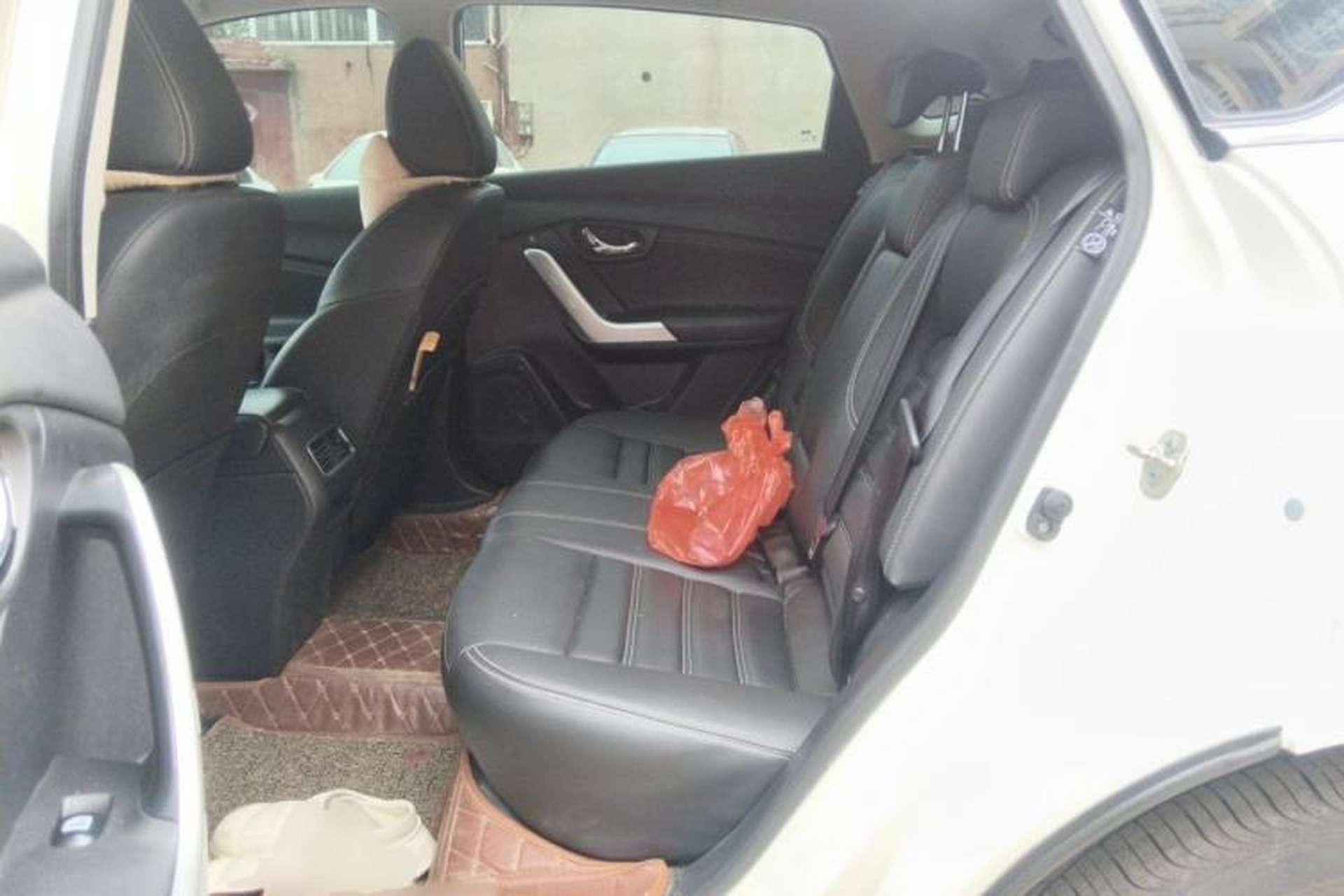 Used Venucia T90 2018 2.0L CVT Smart Connect Prestige Version China VI Standard Left Rear Seat