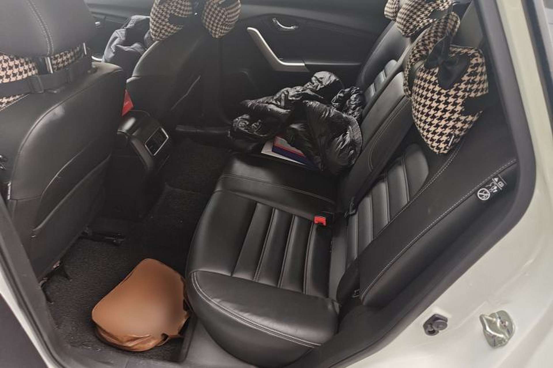 Used Venucia T90 2018 2.0L CVT Smart Connect Luxury Edition China V Standard Left Rear Seat