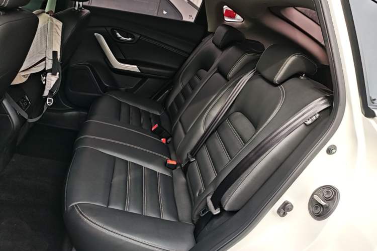 Used Venucia T90 2018 2.0L CVT Smart Connect Luxury Edition China V Standard Left Rear Seat