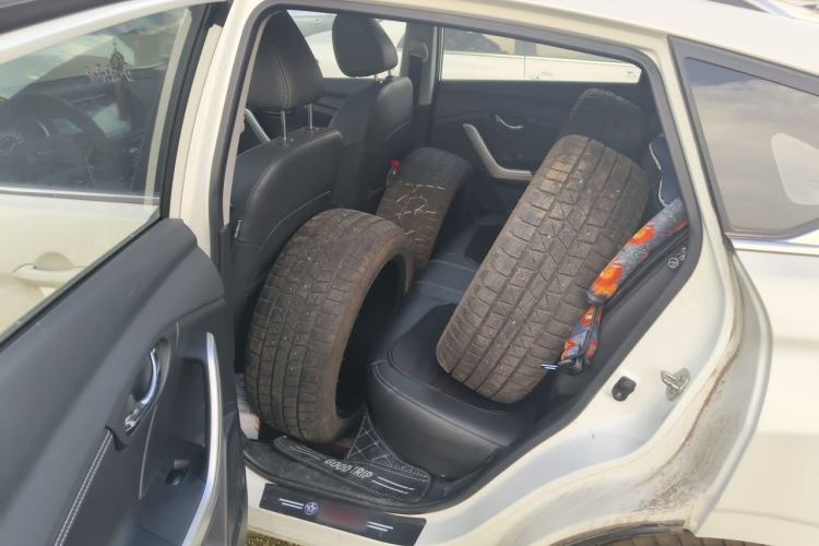 Used Venucia T90 2018 2.0L CVT Smart Connect Luxury Edition China V Standard Left Rear Seat