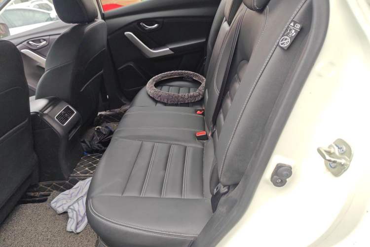 Used Venucia T90 2018 2.0L CVT Smart Connect Prestige Version China VI Standard Left Rear Seat