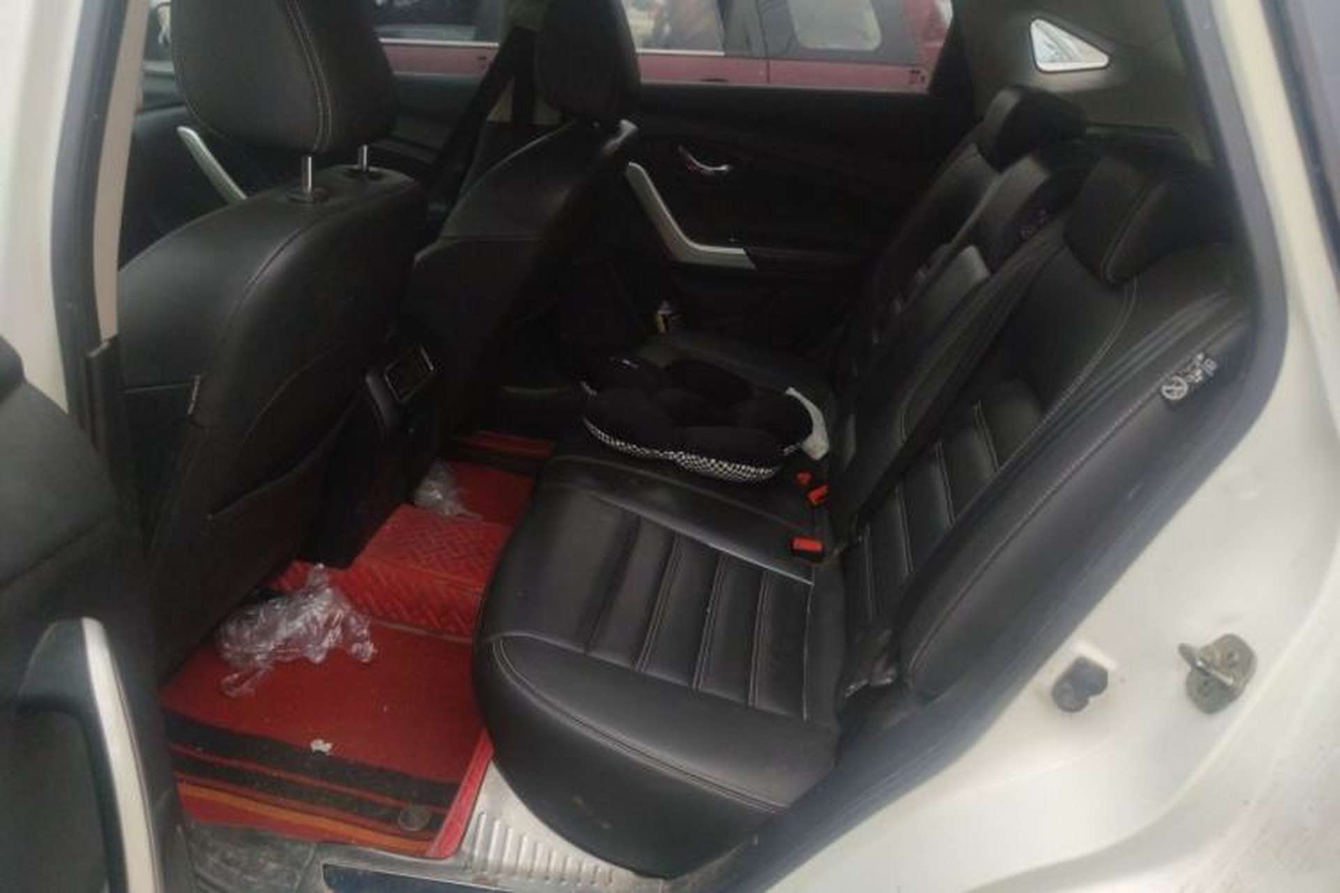Used Venucia T90 2018 2.0L CVT Smart Connect Luxury Edition China V Standard Left Rear Seat