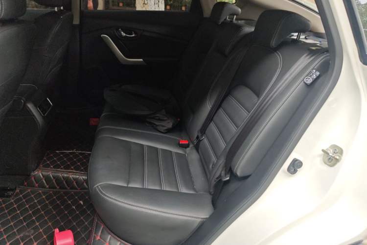 Used Venucia T90 2018 2.0L CVT Smart Connect Luxury Edition China V Standard Left Rear Seat