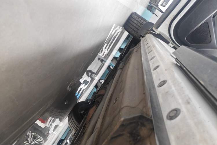 Used Venucia T90 2018 2.0L CVT Smart Connect Fashion Edition China VI Standard Left Side Sill