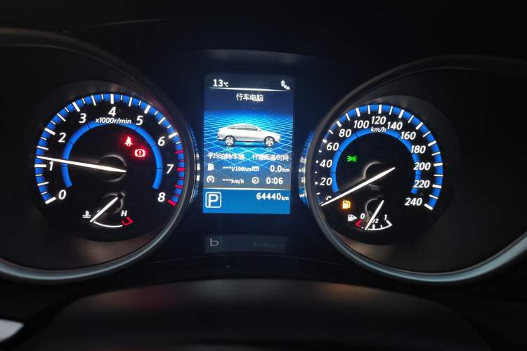 Used Venucia T90 2018 2.0L CVT Smart Connect Leading Edition China V Standard Odometer Close Up