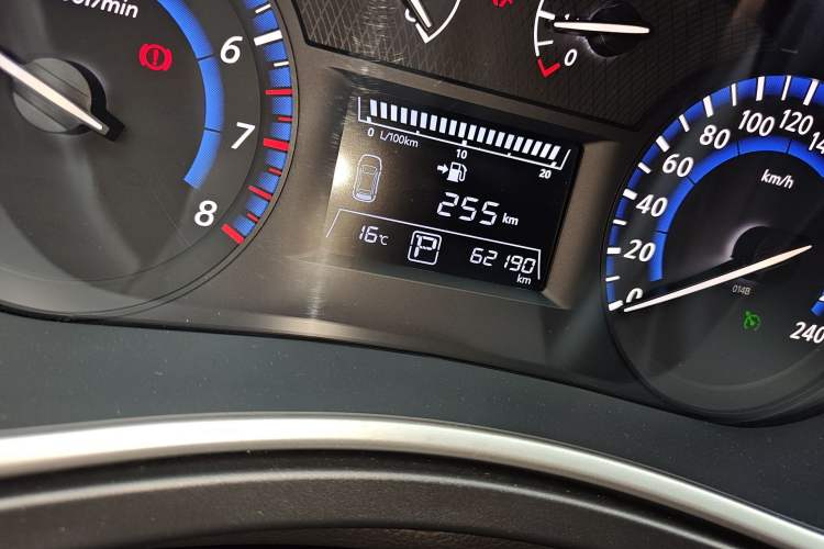 Used Venucia T90 2018 2.0L CVT Smart Connect Luxury Edition China V Standard Odometer Close Up