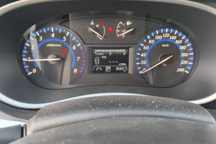 Used Venucia T90 2018 2.0L CVT Smart Connect Luxury Edition China V Standard Odometer Close Up