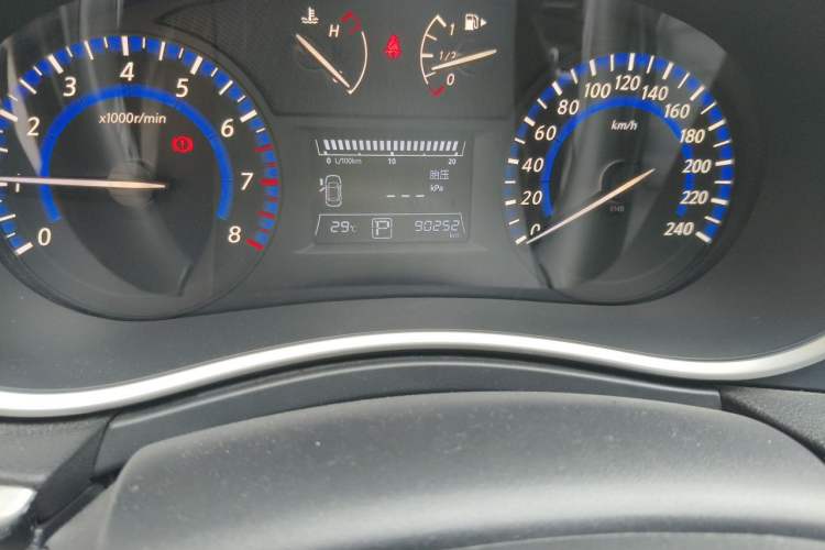 Used Venucia T90 2018 2.0L CVT Smart Connect Luxury Edition China V Standard Odometer Close Up