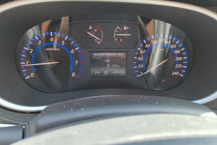 Used Venucia T90 2018 2.0L CVT Smart Connect Luxury Edition China V Standard Odometer Close Up