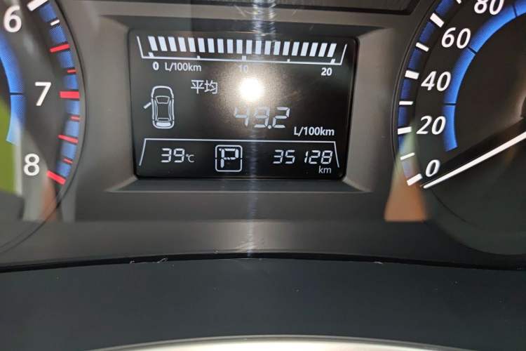 Used Venucia T90 2018 2.0L CVT Smart Connect Prestige Version China VI Standard Odometer Close Up