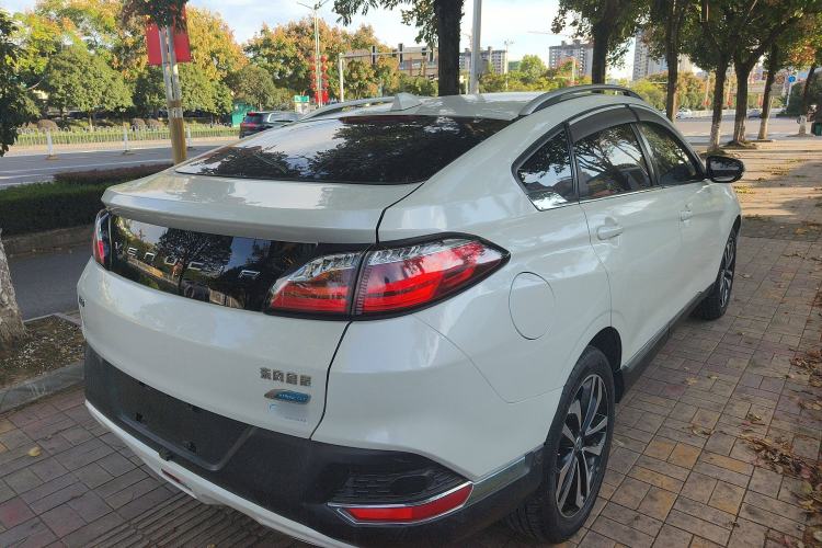 Used Venucia T90 2018 2.0L CVT Smart Connect Luxury Edition China V Standard Rear Right 45 Deg