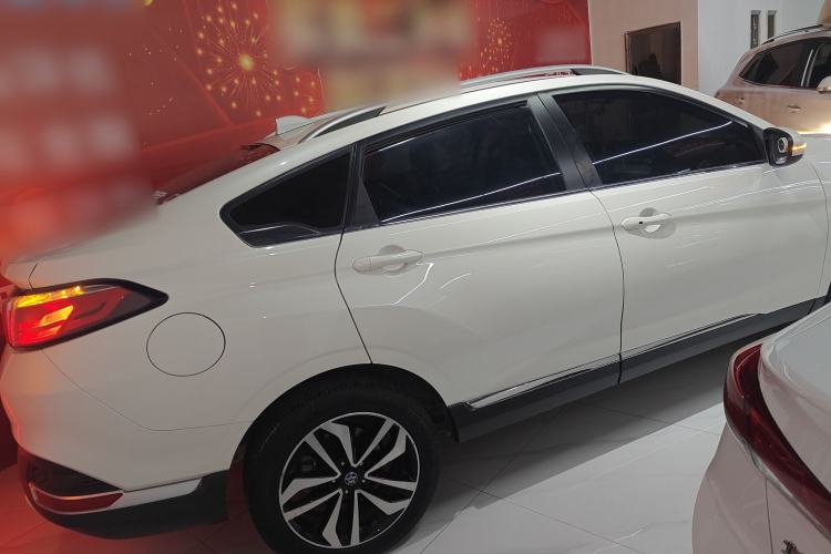 Used Venucia T90 2018 2.0L CVT Smart Connect Prestige Version China VI Standard Rear Right 45 Deg