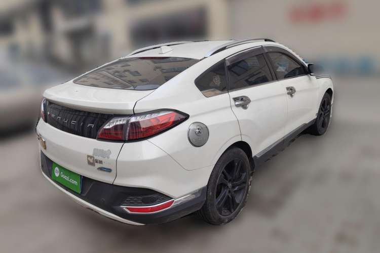 Used Venucia T90 2018 2.0L CVT Smart Connect Leading Edition China V Standard Rear Right 45 Deg