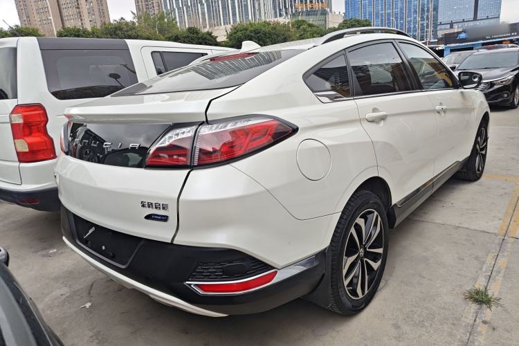 Used Venucia T90 2018 2.0L CVT Smart Connect Luxury Edition China V Standard Rear Right 45 Deg