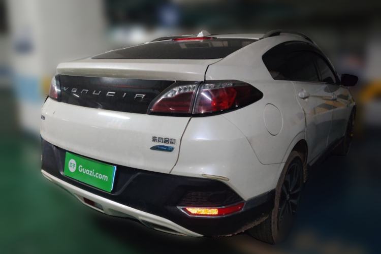 Used Venucia T90 2018 2.0L CVT Smart Connect Luxury Edition China V Standard Rear Right 45 Deg