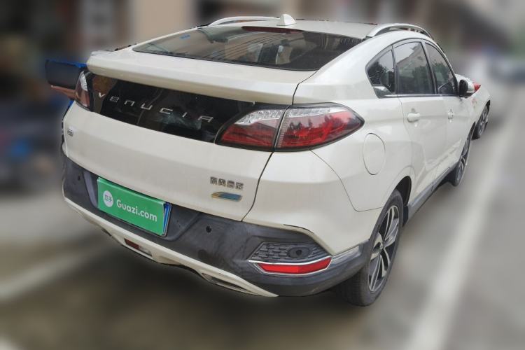 Used Venucia T90 2018 2.0L CVT Smart Connect Luxury Edition China V Standard Rear Right 45 Deg