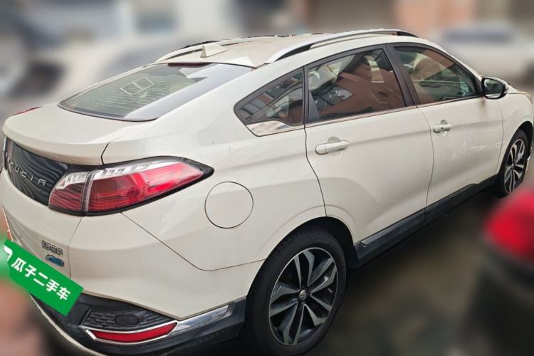 Used Venucia T90 2018 2.0L CVT Smart Connect Luxury Edition China V Standard Rear Right 45 Deg