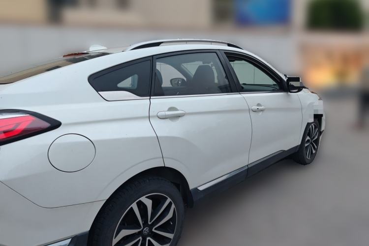 Used Venucia T90 2018 2.0L CVT Smart Connect Luxury Edition China V Standard Rear Right 45 Deg