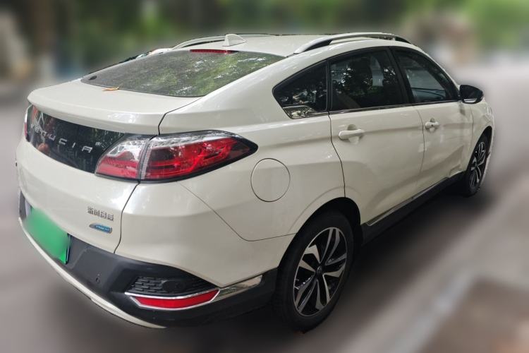 Used Venucia T90 2018 2.0L CVT Smart Connect Luxury Edition China V Standard Rear Right 45 Deg