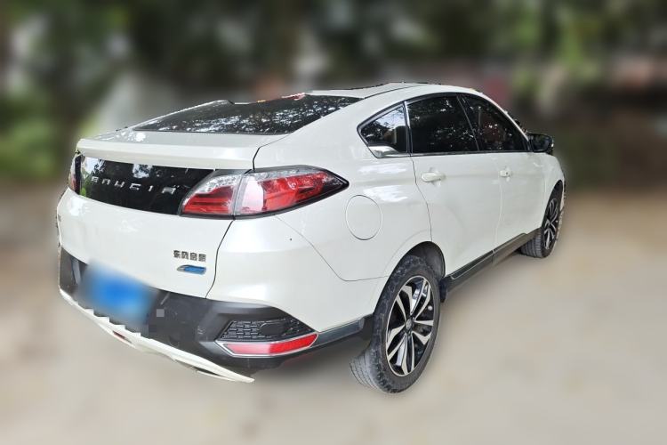 Used Venucia T90 2018 2.0L CVT Smart Connect Fashion Edition China V Standard Rear Right 45 Deg