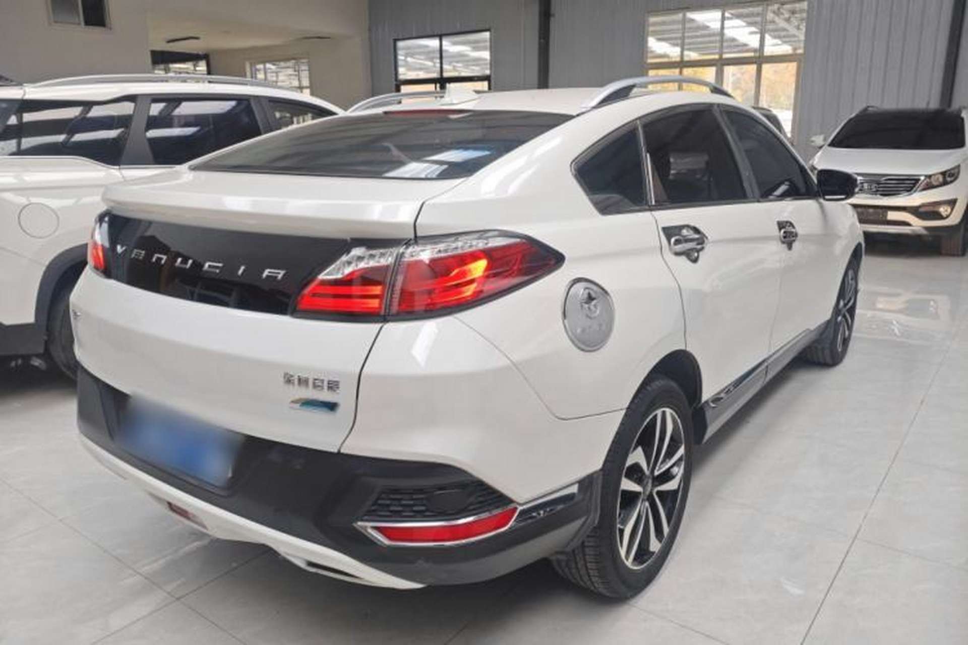 Used Venucia T90 2018 2.0L CVT Smart Connect Fashion Edition China VI Standard Rear Right 45 Deg