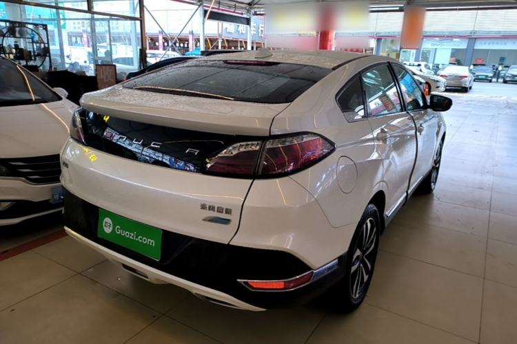 Used Venucia T90 2018 2.0L CVT Smart Connect Fashion Edition China V Standard Rear Right 45 Deg