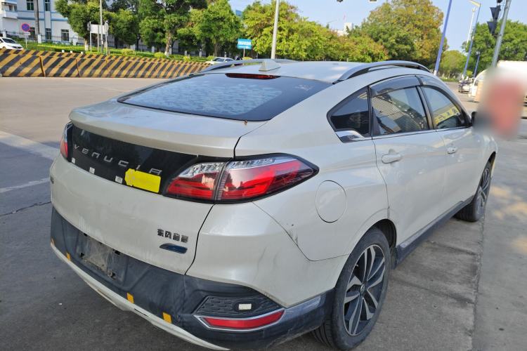 Used Venucia T90 2018 2.0L CVT Smart Connect Luxury Edition China V Standard Rear Right 45 Deg