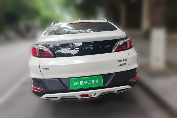Used Venucia T90 2018 2.0L CVT Smart Connect Luxury Edition China V Standard Rear