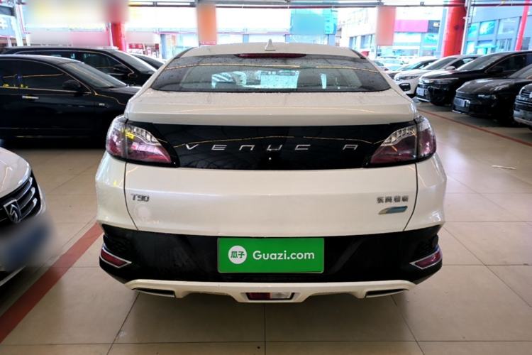 Used Venucia T90 2018 2.0L CVT Smart Connect Fashion Edition China V Standard Rear