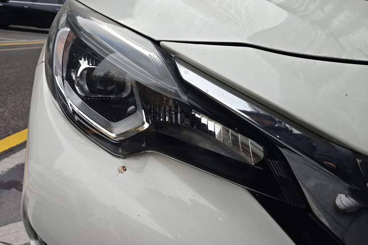 Used Venucia T90 2018 2.0L CVT Smart Connect Luxury Edition China V Standard Right Front Headlight
